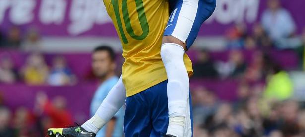 半岛体育网站入口-比赛期间精彩绝伦瞬间，球迷痴迷