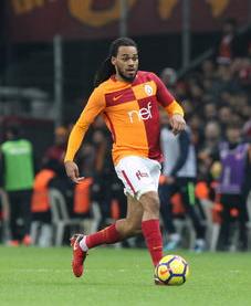 半岛体育亚洲官网-国内足球联赛精彩回顾：球员大放异彩，助力球队胜利