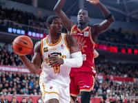 半岛体育课程-球队新收购外援加盟，实力大增