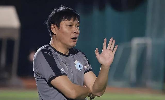 神录斯图加特主帅解雇，球队现状堪忧的简单介绍