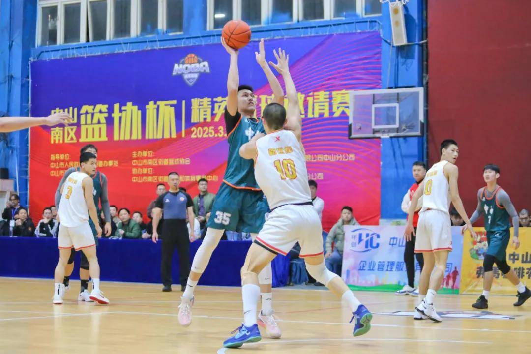 球队整体默契协作突显，篮球赛场惊艳上演的简单介绍