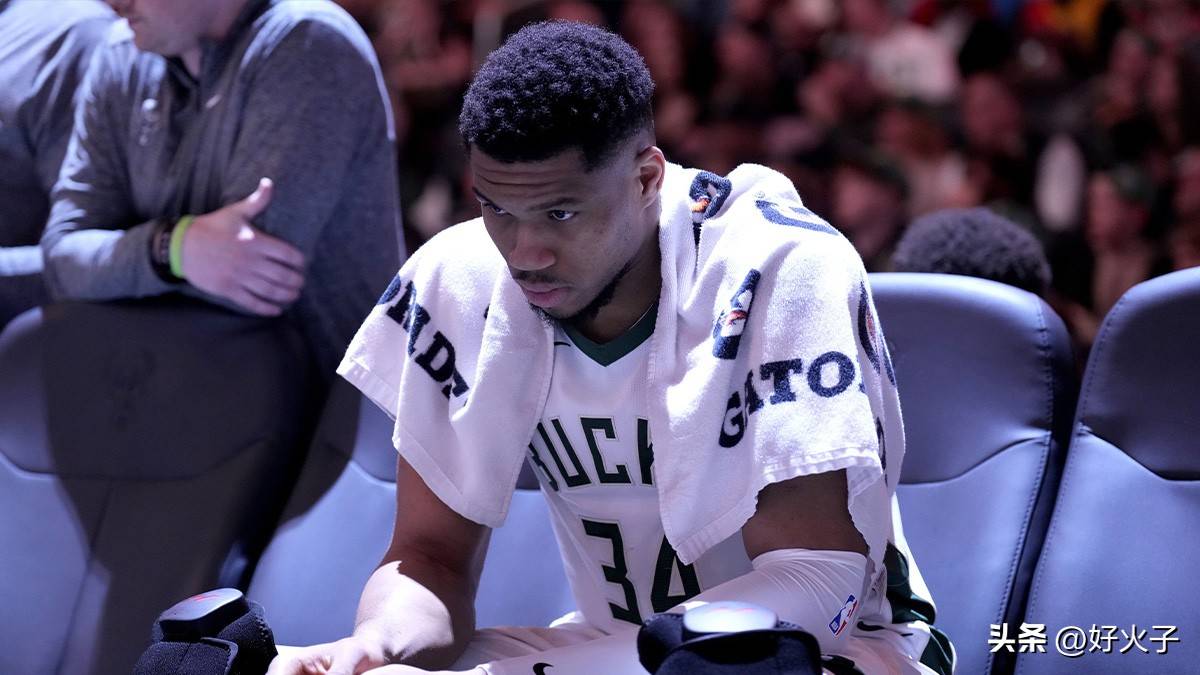 雄鹿队主场受邀进行表演赛，吸引众多球迷观看