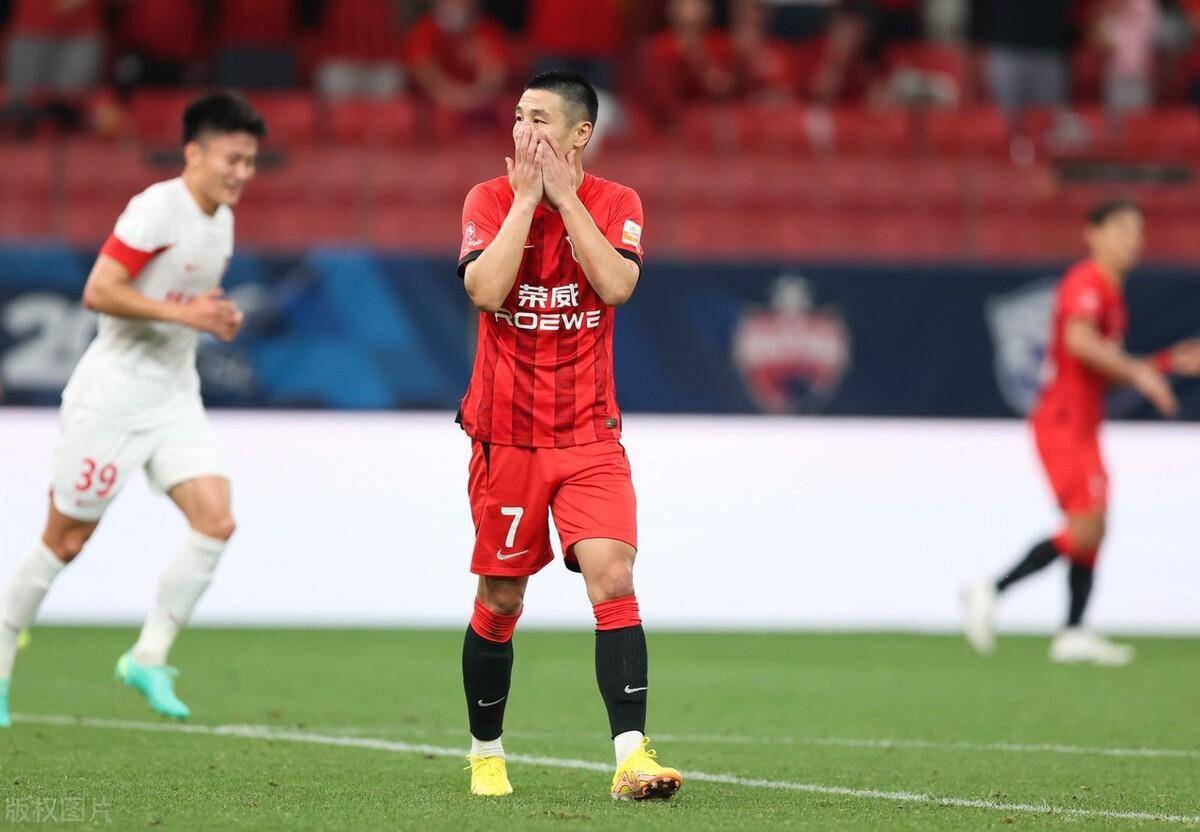 上港客场不敌泰达，遭遇本赛季首败