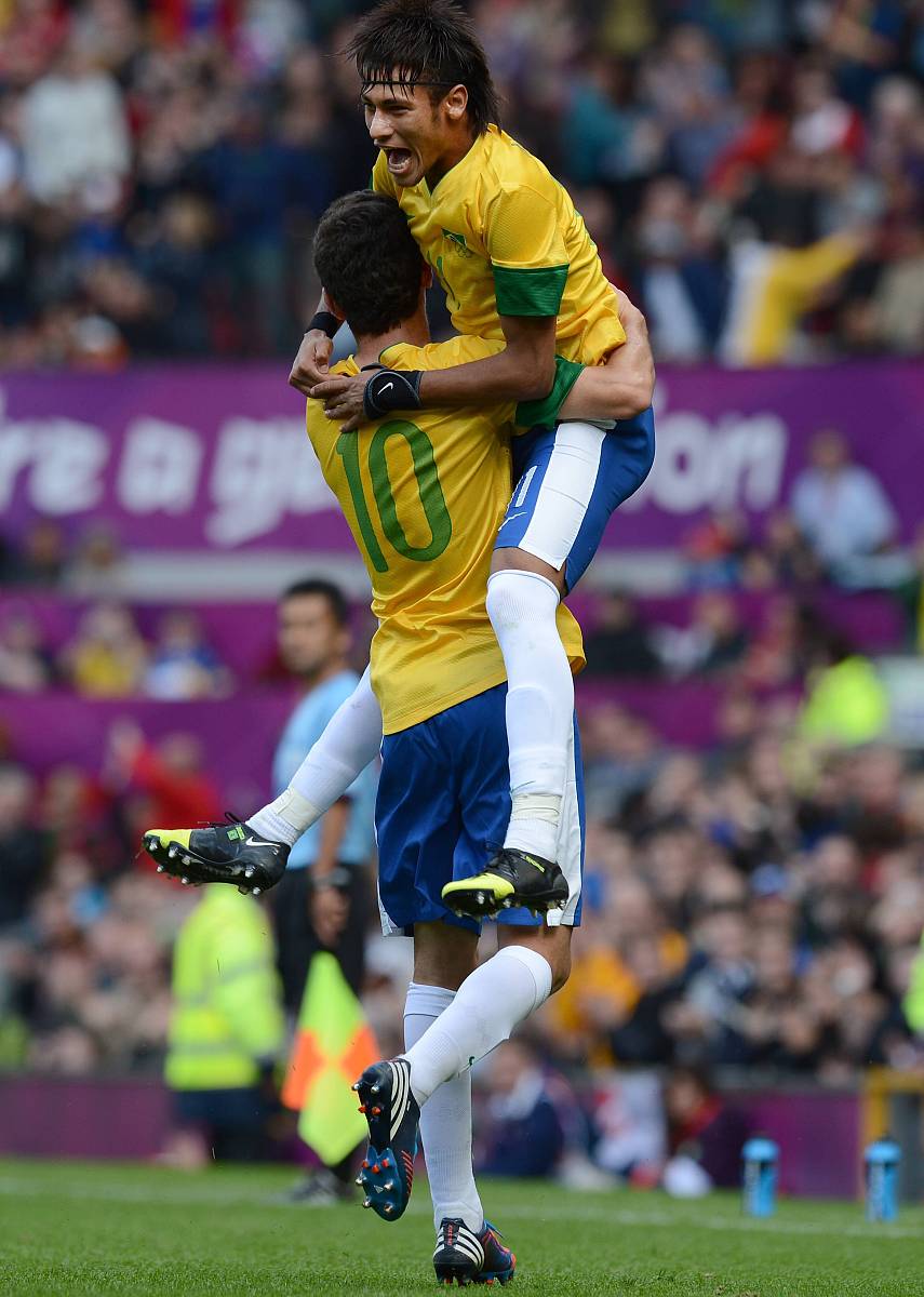 比赛期间精彩绝伦瞬间，球迷痴迷