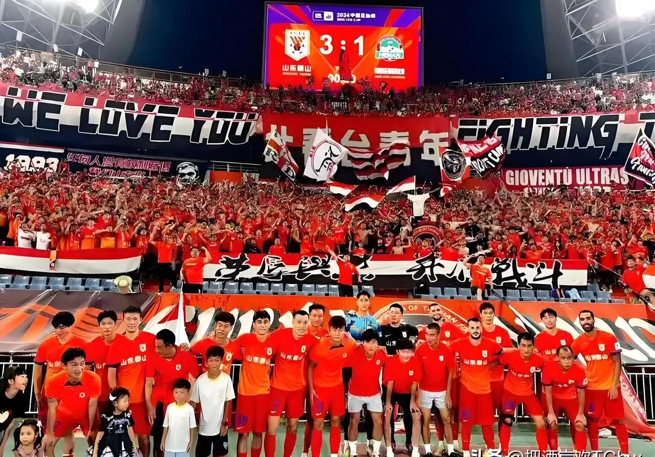 上海申花队员表现出色,赢得球迷赞誉 上海申花队员表现出色,赢得球迷赞誉