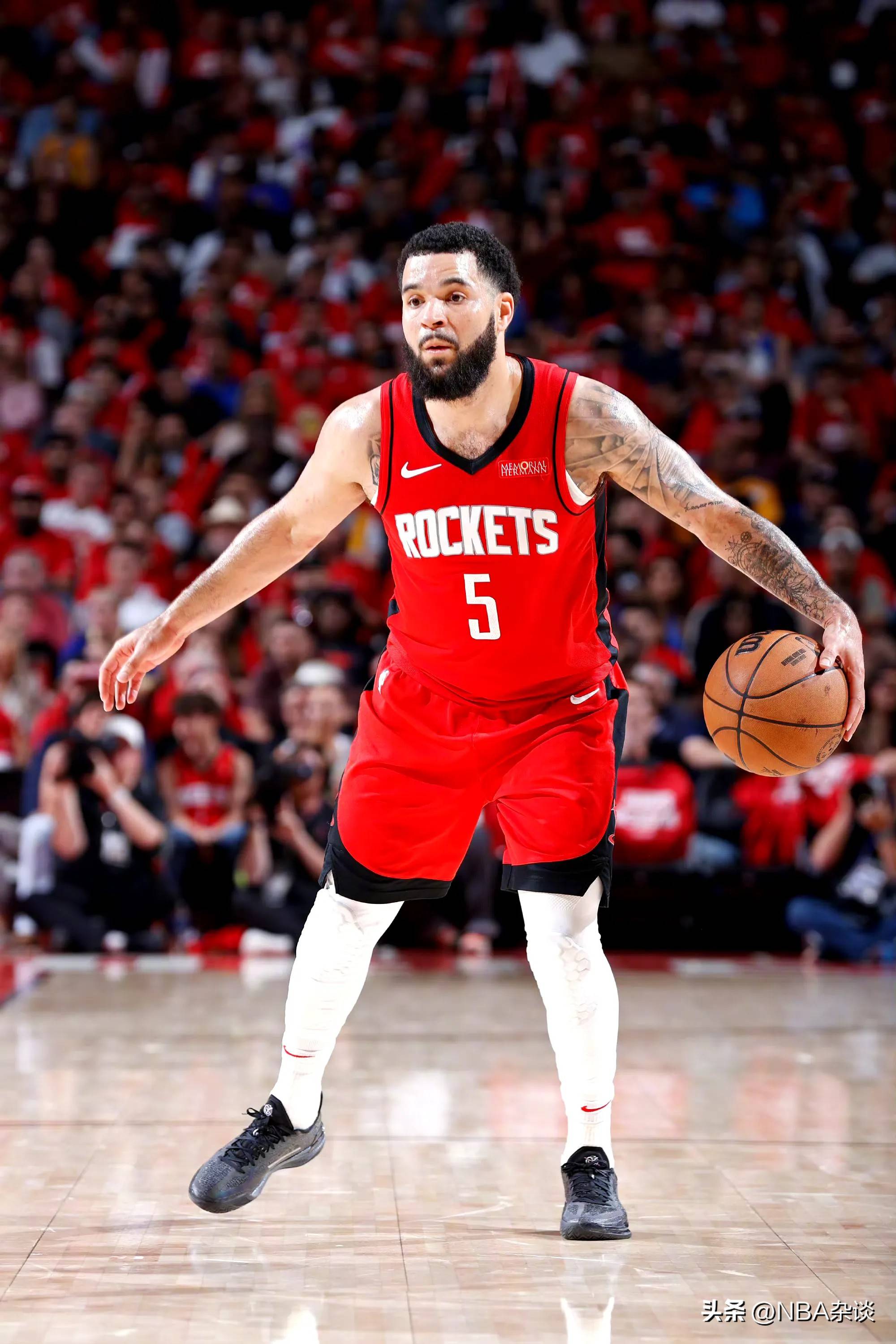 包含火箭大胜国王，取得5连胜锁定季后赛资格的词条