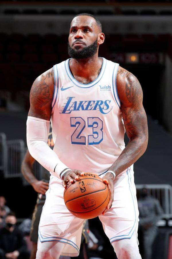 爵士客场大胜公牛，保持五连胜