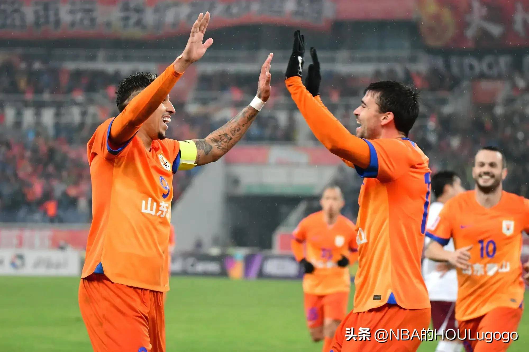 东亚球队在激烈对决中成功晋级亚冠比赛四分之一决赛的简单介绍