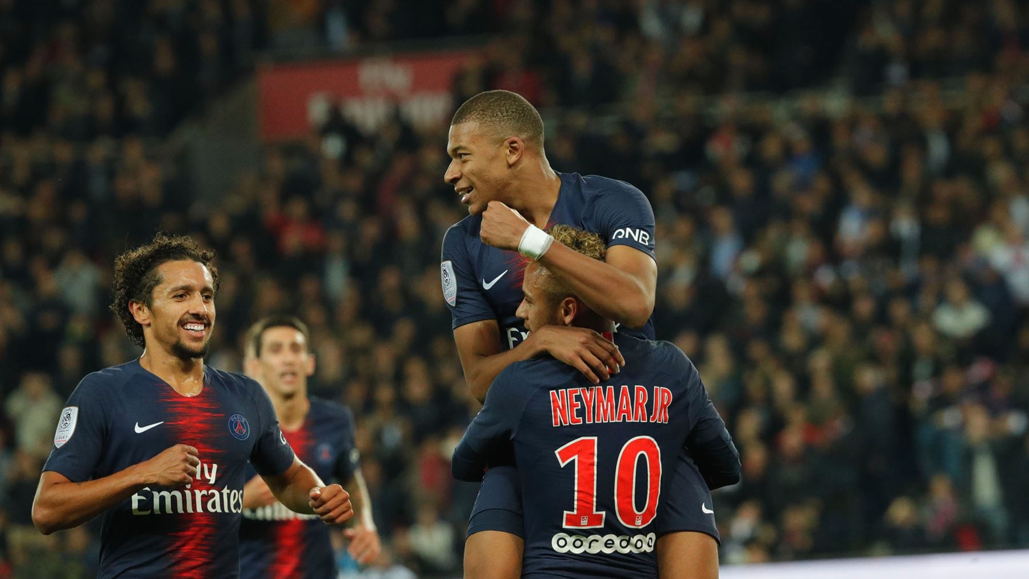 拉科鲁尼亚主场不敌巴伦西亚，未能改变战局的简单介绍