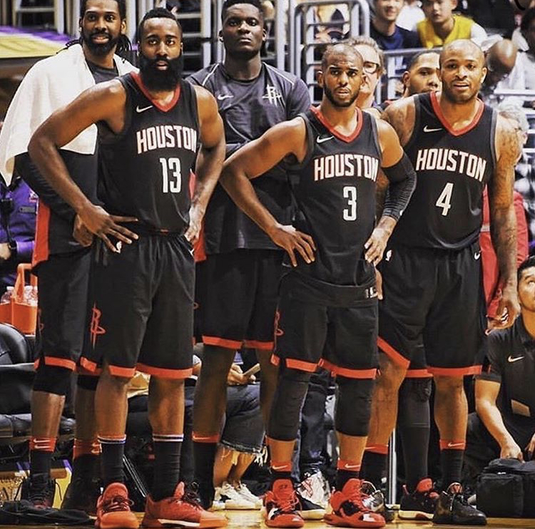 中锋对决：内线力量激烈碰撞述说对话的简单介绍