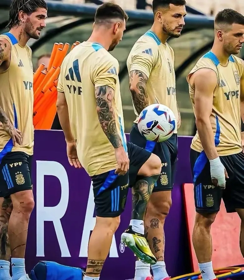 包含精彩纷呈的足球盛宴：球员技术娴熟令人叹服的词条